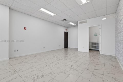 Купить коммерческую недвижимость в Майами, Флорида № 2050025 - фото 17