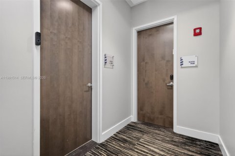 Купить коммерческую недвижимость в Майами, Флорида № 2050025 - фото 11