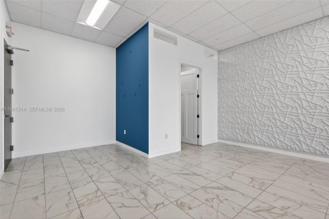Купить коммерческую недвижимость в Майами, Флорида № 2050025 - фото 12