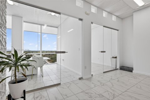 Купить коммерческую недвижимость в Майами, Флорида № 2050025 - фото 20