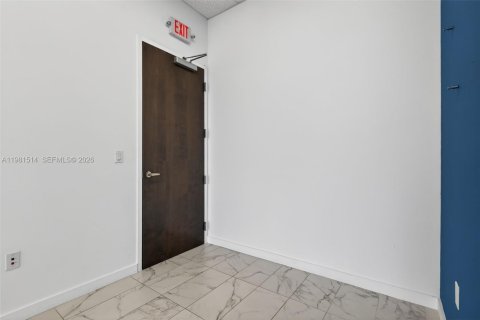 Купить коммерческую недвижимость в Майами, Флорида № 2050025 - фото 10