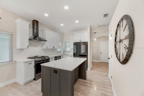 House in Fish Hawk, Florida 3 bedrooms, 111.39 sq.m. № 2216804 - photo 4