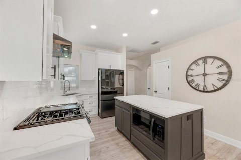 House in Fish Hawk, Florida 3 bedrooms, 111.39 sq.m. № 2216804 - photo 5