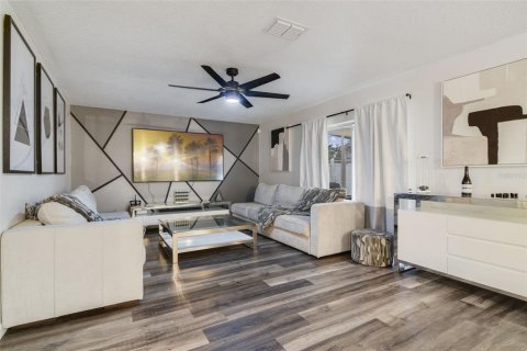 House in Sanford, Florida 5 bedrooms, 209.03 sq.m. № 1683016 - photo 6