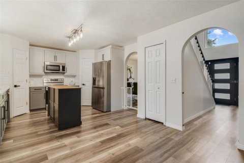 House in Sanford, Florida 5 bedrooms, 209.03 sq.m. № 1683016 - photo 4