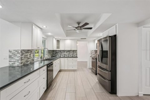 House in Sarasota, Florida 3 bedrooms, 191.19 sq.m. № 1843541 - photo 8
