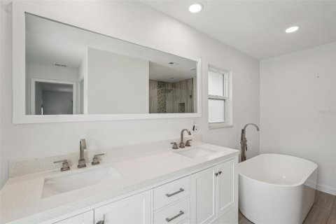 House in Sarasota, Florida 3 bedrooms, 191.19 sq.m. № 1843541 - photo 20