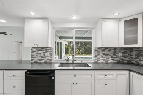 House in Sarasota, Florida 3 bedrooms, 191.19 sq.m. № 1843541 - photo 9