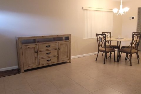 Condo in West Palm Beach, Florida, 1 bedroom  № 2169753 - photo 3