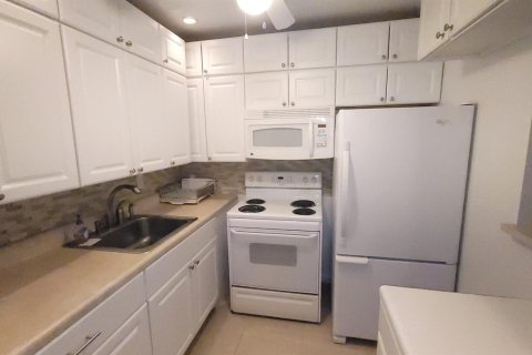 Condo in West Palm Beach, Florida, 1 bedroom  № 2169753 - photo 5