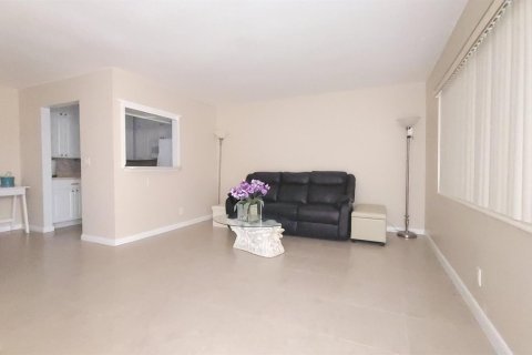Condo in West Palm Beach, Florida, 1 bedroom № 2169753