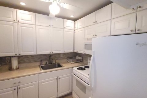 Condo in West Palm Beach, Florida, 1 bedroom  № 2169753 - photo 6