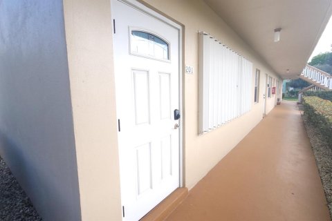 Condo in West Palm Beach, Florida, 1 bedroom  № 2169753 - photo 27