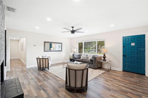 House in Maitland, Florida 4 bedrooms, 215.25 sq.m. № 1916236 - photo 6