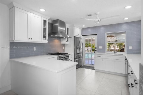 Casa en venta en Pompano Beach, Florida, 3 dormitorios № 1875676 - foto 17