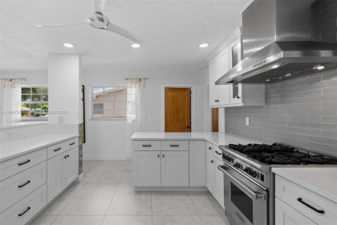 Casa en venta en Pompano Beach, Florida, 3 dormitorios № 1875676 - foto 19