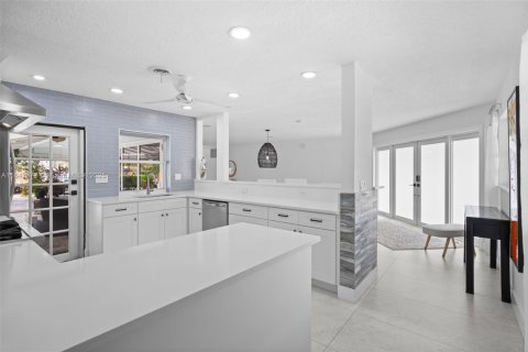 Casa en venta en Pompano Beach, Florida, 3 dormitorios № 1875676 - foto 20