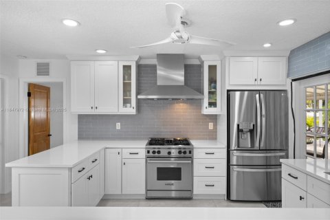 Casa en venta en Pompano Beach, Florida, 3 dormitorios № 1875676 - foto 16