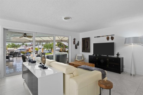 Casa en venta en Pompano Beach, Florida, 3 dormitorios № 1875676 - foto 12
