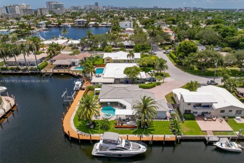 Casa en venta en Pompano Beach, Florida, 3 dormitorios № 1875676 - foto 2