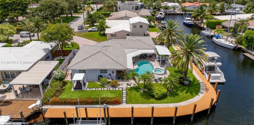 Villa ou maison à Pompano Beach, Floride 3 chambres № 1875676