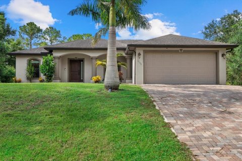 Villa ou maison à vendre à North Port, Floride: 3 chambres, 127.65 m2 № 1869809 - photo 2