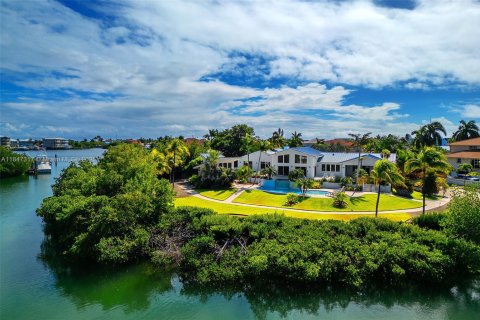 House in Marathon, Florida 5 bedrooms, 536.98 sq.m. № 1845433 - photo 11