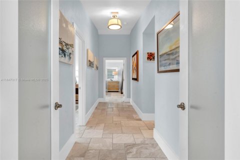 House in Marathon, Florida 5 bedrooms, 536.98 sq.m. № 1845433 - photo 29
