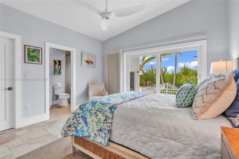 House in Marathon, Florida 5 bedrooms, 536.98 sq.m. № 1845433 - photo 27