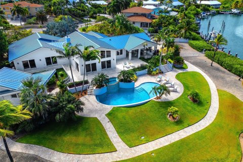 House in Marathon, Florida 5 bedrooms, 536.98 sq.m. № 1845433 - photo 14