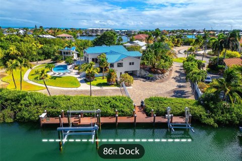 House in Marathon, Florida 5 bedrooms, 536.98 sq.m. № 1845433 - photo 8