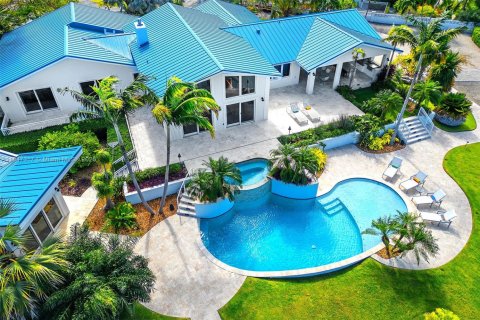 House in Marathon, Florida 5 bedrooms, 536.98 sq.m. № 1845433 - photo 18