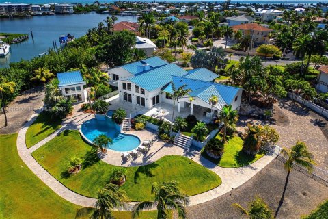 House in Marathon, Florida 5 bedrooms, 536.98 sq.m. № 1845433 - photo 10