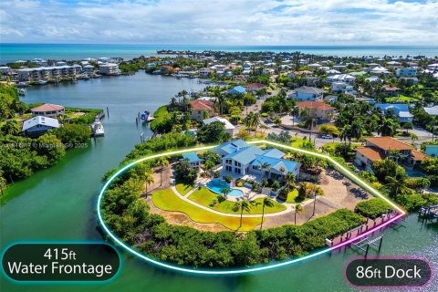 House in Marathon, Florida 5 bedrooms, 536.98 sq.m. № 1845433 - photo 7