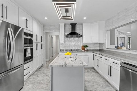 Casa en venta en Lakeland, Florida, 4 dormitorios, 414.72 m2 № 2396483 - foto 6
