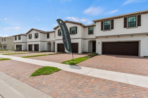 Touwnhouse à louer à Port St. Lucie, Floride: 4 chambres, 162.95 m2 № 2009688 - photo 2