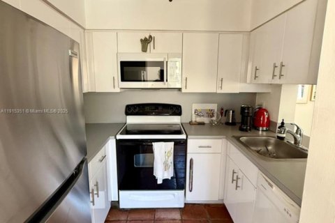 Copropriété à louer à Miami Beach, Floride: 1 chambre, 62.24 m2 № 1970994 - photo 10