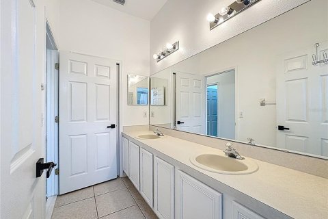 House in Apopka, Florida 4 bedrooms, 199.55 sq.m. № 1826663 - photo 28