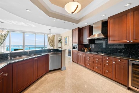 Copropriété à louer à Bal Harbour, Floride: 2 chambres, 206.34 m2 № 2039648 - photo 26