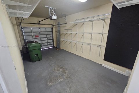 Touwnhouse à vendre à Hialeah, Floride: 3 chambres, 147.9 m2 № 1929637 - photo 6
