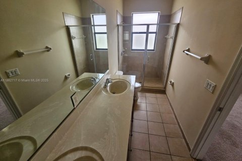 Touwnhouse à vendre à Hialeah, Floride: 3 chambres, 147.9 m2 № 1929637 - photo 8