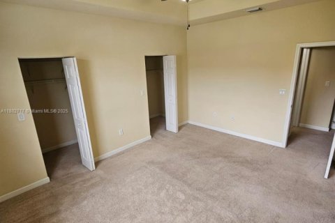 Touwnhouse à vendre à Hialeah, Floride: 3 chambres, 147.9 m2 № 1929637 - photo 9