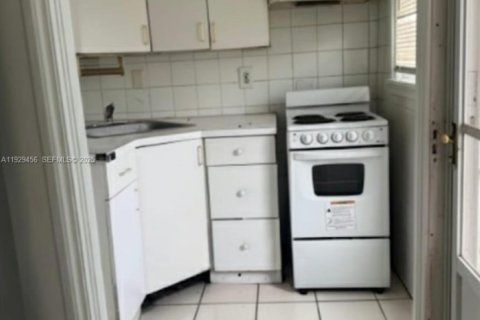 Villa ou maison à louer à Hollywood, Floride: 1 chambre, 50.17 m2 № 1987788 - photo 4