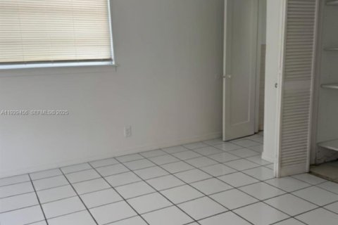 Villa ou maison à louer à Hollywood, Floride: 1 chambre, 50.17 m2 № 1987788 - photo 3