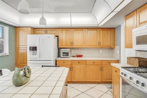 House in Merrit Island, Florida 4 bedrooms, 260.31 sq.m. № 2209063 - photo 10