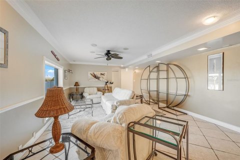 House in Merrit Island, Florida 4 bedrooms, 260.31 sq.m. № 2209063 - photo 24