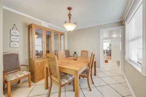 House in Merrit Island, Florida 4 bedrooms, 260.31 sq.m. № 2209063 - photo 13