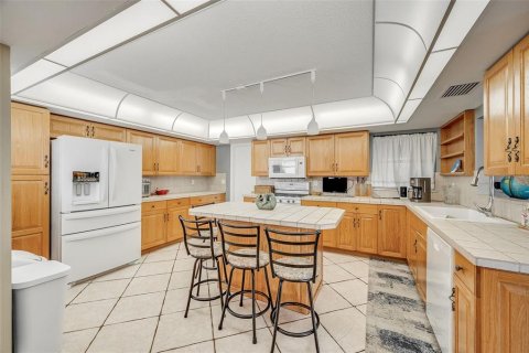 House in Merrit Island, Florida 4 bedrooms, 260.31 sq.m. № 2209063 - photo 6