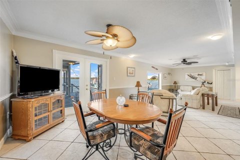House in Merrit Island, Florida 4 bedrooms, 260.31 sq.m. № 2209063 - photo 16