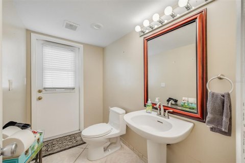 House in Merrit Island, Florida 4 bedrooms, 260.31 sq.m. № 2209063 - photo 28